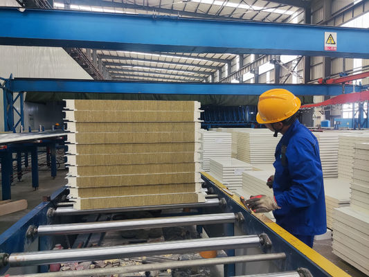 Painel de parede de isolamento térmico à prova de fogo / Painel de parede de PU Painel anti-corrosião para construção