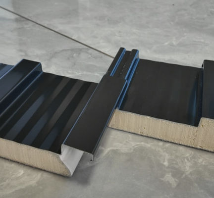 Painéis de polyurethane isolados de 1000 mm de largura e impermeáveis para telhados