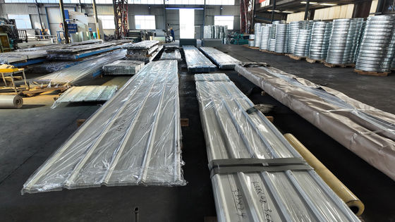 Painéis de parede de metal prensados resistentes ao fogo de alta resistência para aplicações versáteis