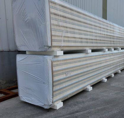Painel de parede de PU de largura 50-1130 mm para desempenho duradouro