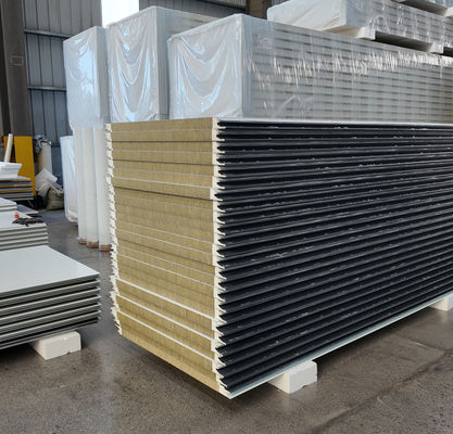 O que é um painel sanduíche de poliuretano?