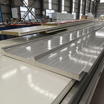 Classificação de incêndio B1/B2 Painel de telhado PU Opção de telhado personalizável e resistente ao fogo