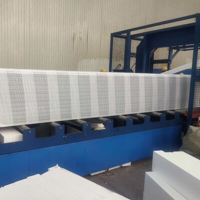 Painel sandwich PIR com propriedades de isolamento acústico e térmico para aplicações ignífugas B1