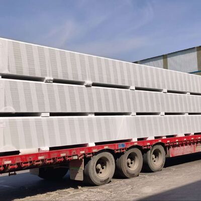 Painel sandwich PIR com propriedades de isolamento acústico e térmico para aplicações ignífugas B1