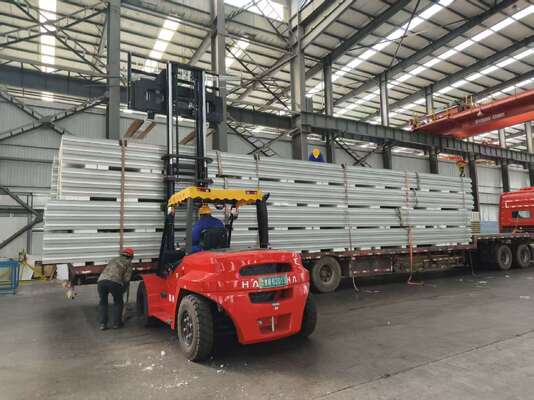 Painel Sanduíche para Sala Limpa à Prova de Fogo com Isolamento Acústico e Espessura Personalizável para Ambientes de Alta Limpeza