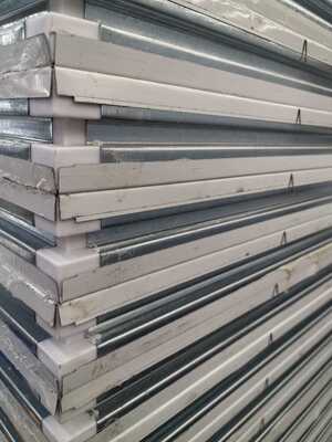 Painel Sanduíche à Prova de Fogo e Água para Sala Limpa com Espessura Personalizável para Ambientes de Alta Limpeza