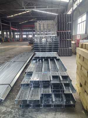Comprimento personalizado de edifício galvanizado galvanizado a quente em forma de C / Z para edifícios comerciais de aço