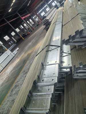 Construção de metal galvanizado mergulhado a quente com revestimento de 40-275g Zn e comprimento personalizado para moldura estrutural