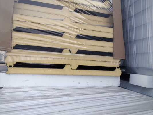 Painéis de Telhado PIR com Classe de Resistência ao Fogo B1 e Comprimento Personalizável Até 11960 Metros e Condutividade Térmica ≤0.02W/m·K