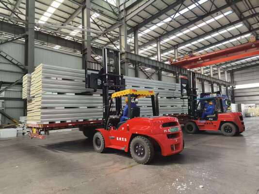 Painéis de Telhado PIR Resistentes à Corrosão com Isolamento Acústico e Térmico Superior para Edifícios Industriais