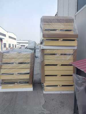 Painéis de Telhado PIR Resistentes à Corrosão com Isolamento Acústico e Térmico Superior para Edifícios Industriais